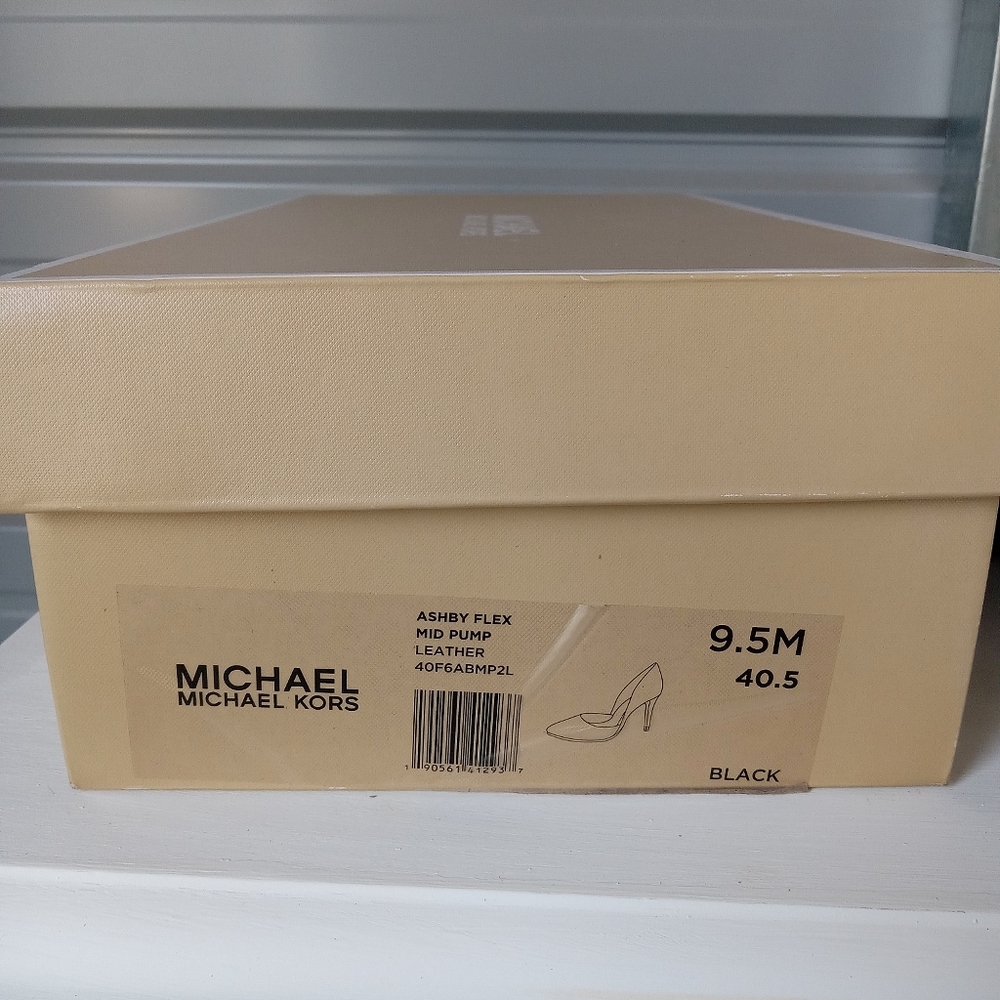 Michael Michael Kors Women's Ashby Flex Pump - Picture 7 of 13